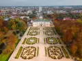 Pałac Branickich w Białymstoku, idealny na weekendowe zwiedzanie. Jesienne barwy otaczającego parku dodają uroku.