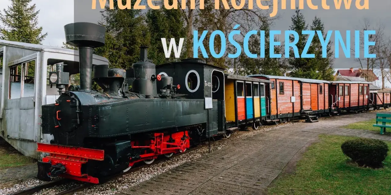 Parowóz i kolorowe wagony stoją na torach w Muzeum Kolejnictwa w Kościerzynie.