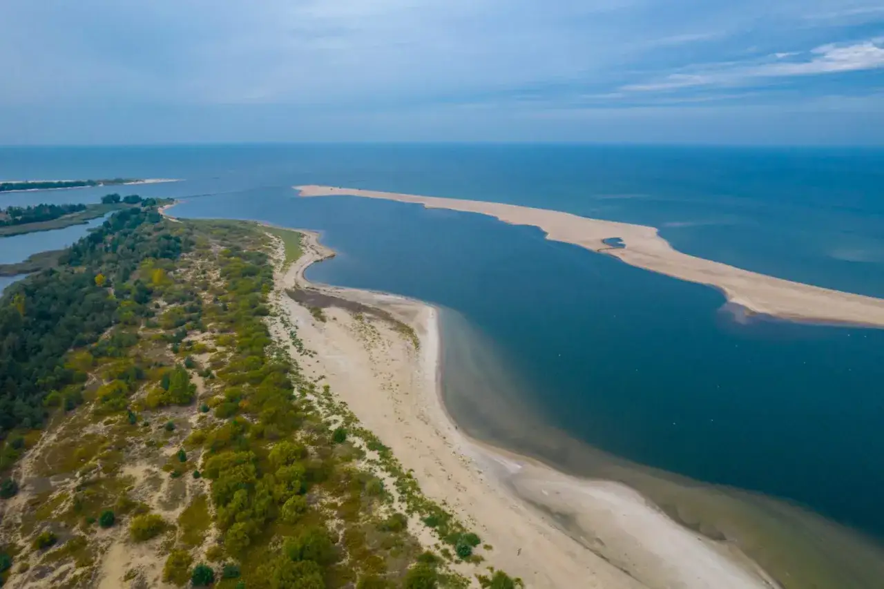 Piękne, piaszczyste plaże i turkusowa woda. Idealne miejsce, by zastanowić się, gdzie na wakacje.